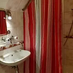 Dom Sosenek *